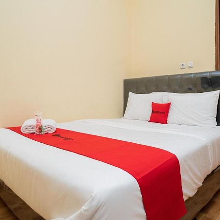 Reddoorz Syariah Near Jembatan Merah Plaza Krembangan Экстерьер фото