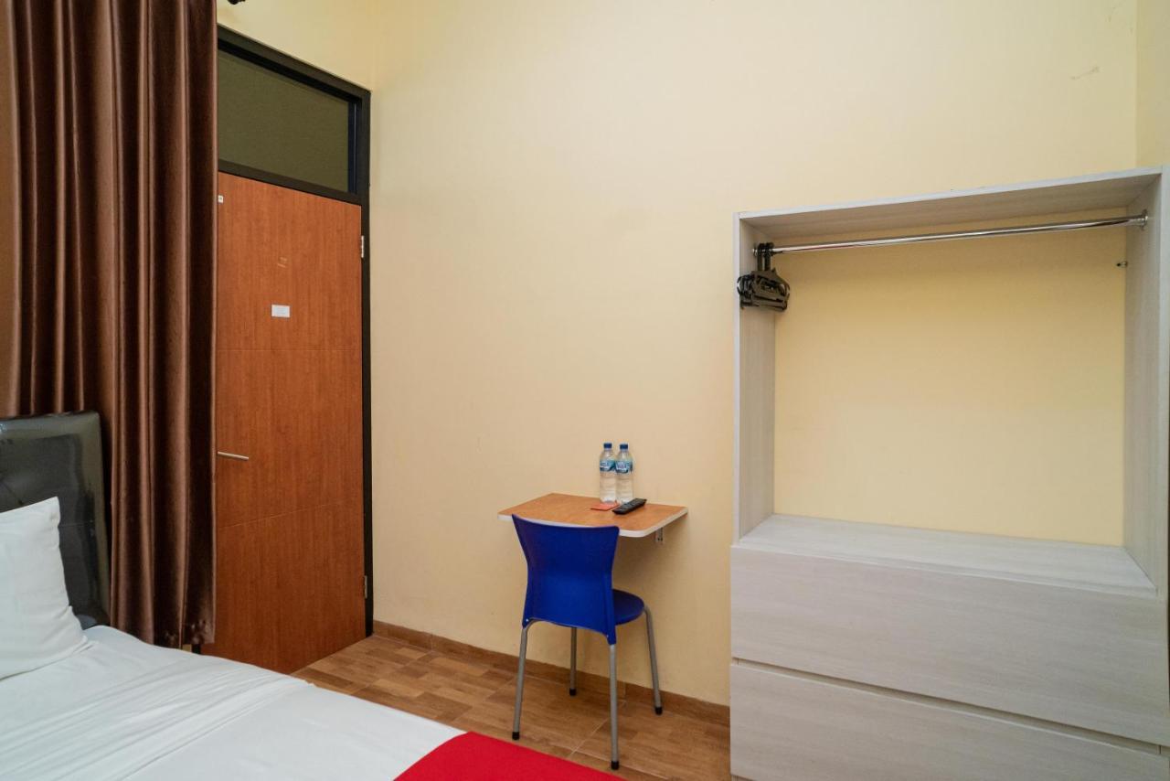 Reddoorz Syariah Near Jembatan Merah Plaza Krembangan Экстерьер фото