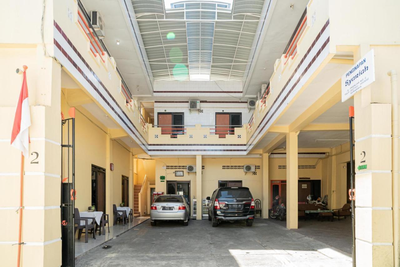 Reddoorz Syariah Near Jembatan Merah Plaza Krembangan Экстерьер фото