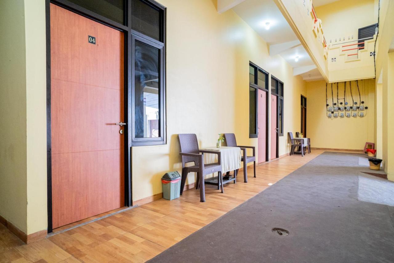 Reddoorz Syariah Near Jembatan Merah Plaza Krembangan Экстерьер фото