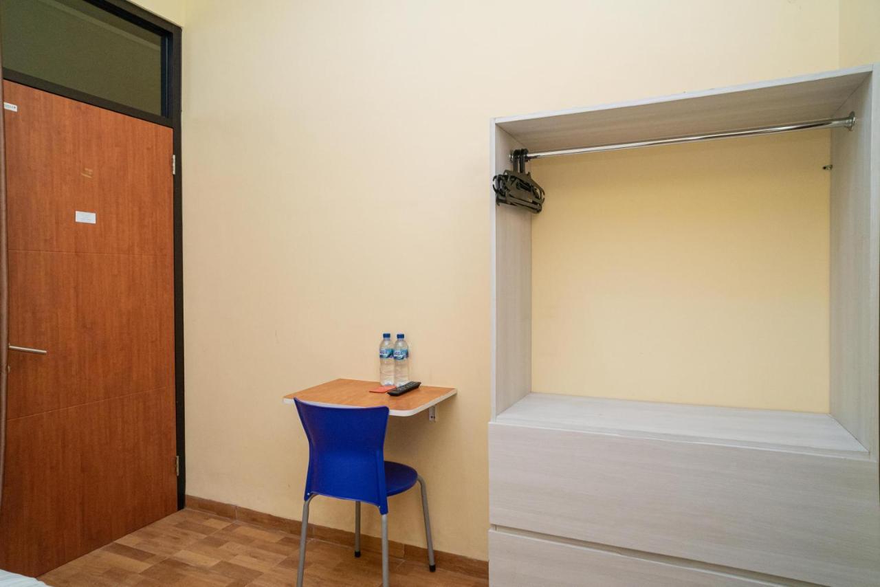 Reddoorz Syariah Near Jembatan Merah Plaza Krembangan Экстерьер фото