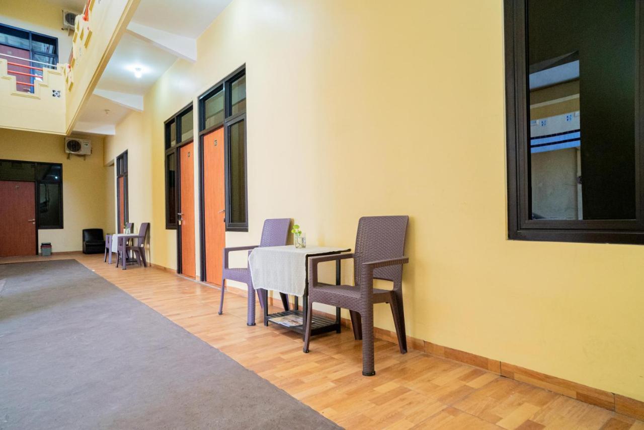 Reddoorz Syariah Near Jembatan Merah Plaza Krembangan Экстерьер фото